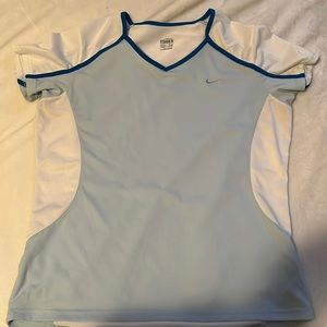Women’s Nike tea color, blue size large